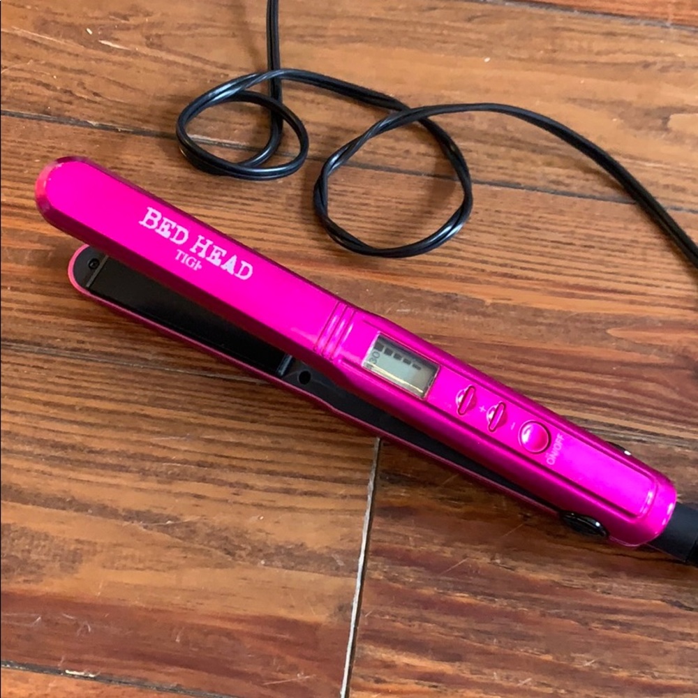 BEDHEAD flat iron
